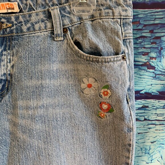 Bongo Jeans Distressed and Embroidered Jeans - Picture 3 of 8